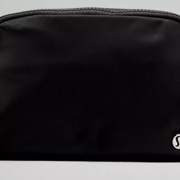 Lululemon Everywhere Belt Bag Large 2L - Picture 2 of 5